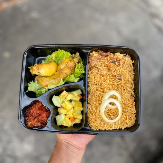 nasi kebuli bento ayam goreng
