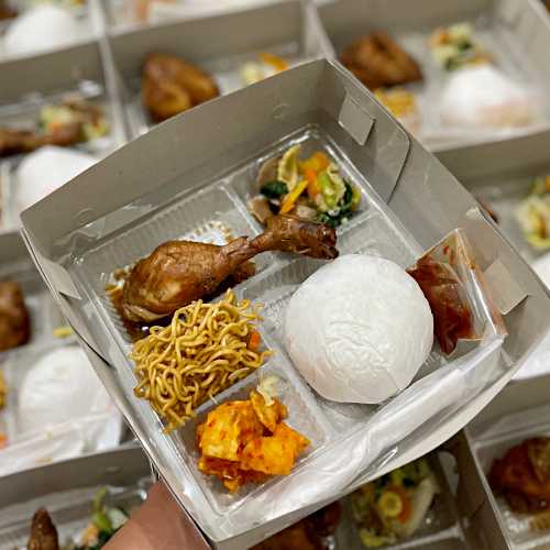 Nasi Ayam Semur Basic harga 28000