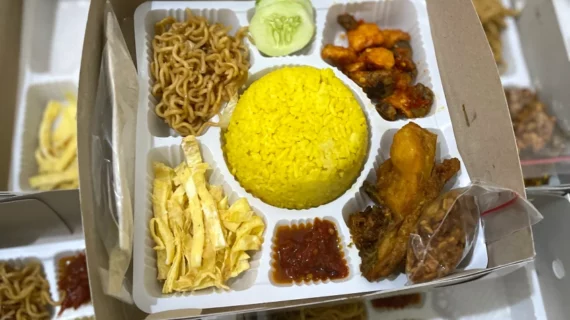 Nasi Kotak Kuning Ayam Bakar Paket Murah Lengkap