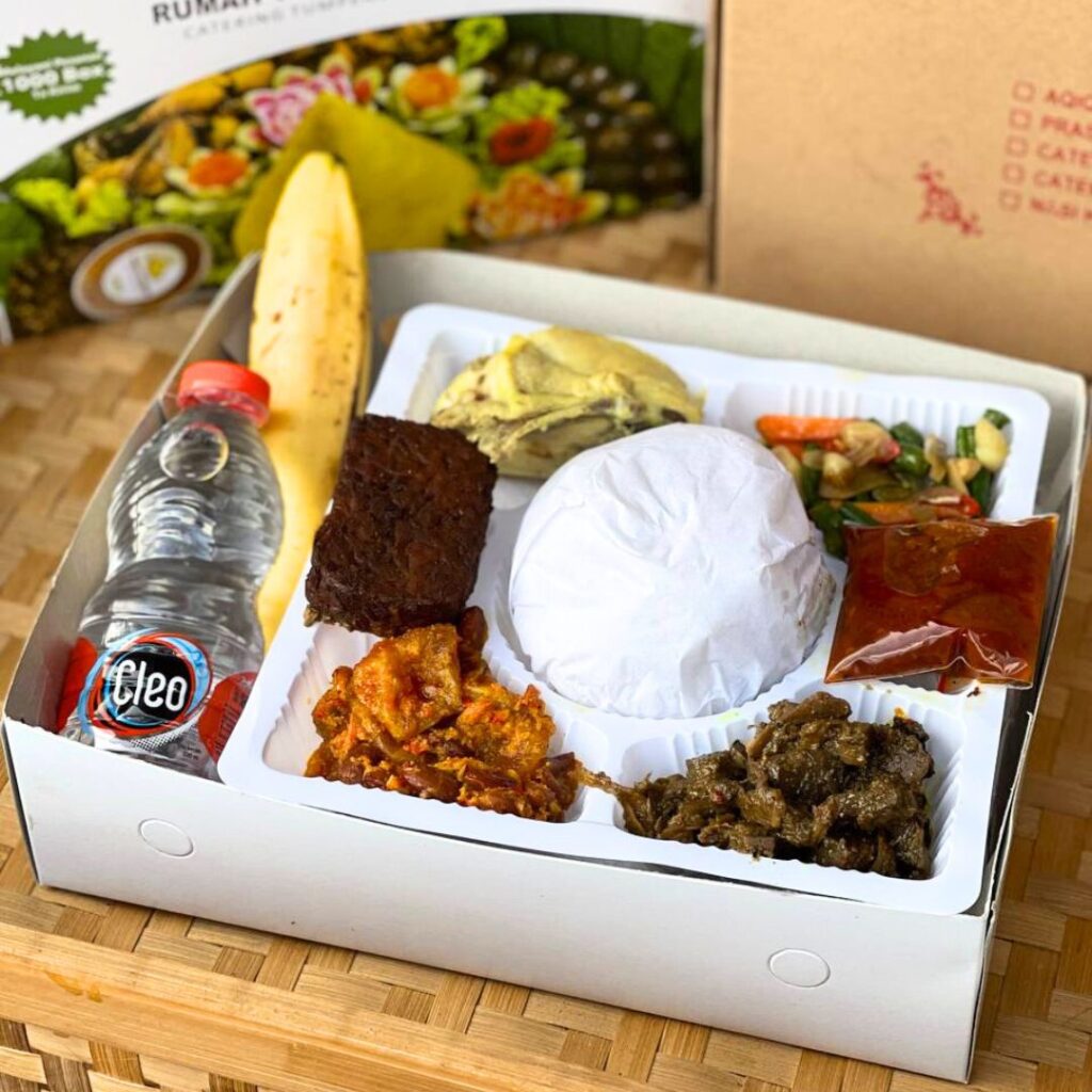 Nasi Gudeg Opor Spesial + Buah dan Air Mineral