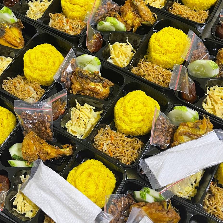 benot basic nasi kuning bunga