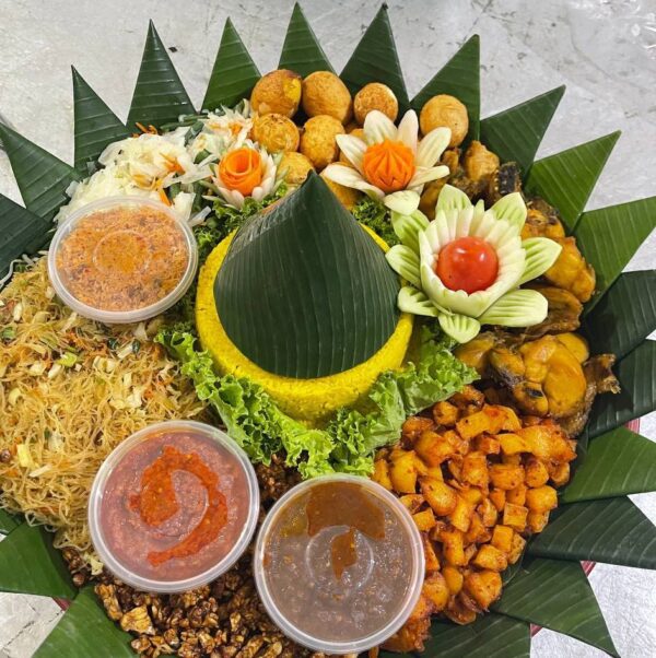 tumpeng tampah extra dengan bihun